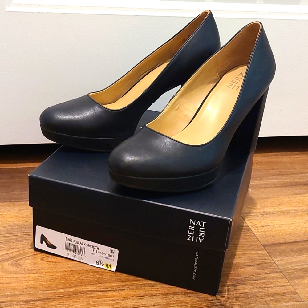 Naturalizer size 8.5 heels never worn